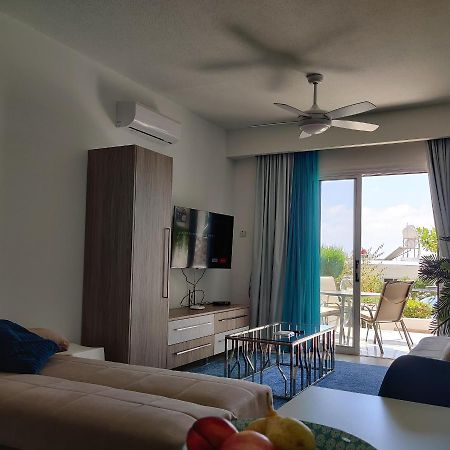 Lovely 1-Bedroom Unit @ Fabulous Location Пафос Екстер'єр фото